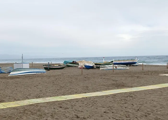 Happiness Carihuela *